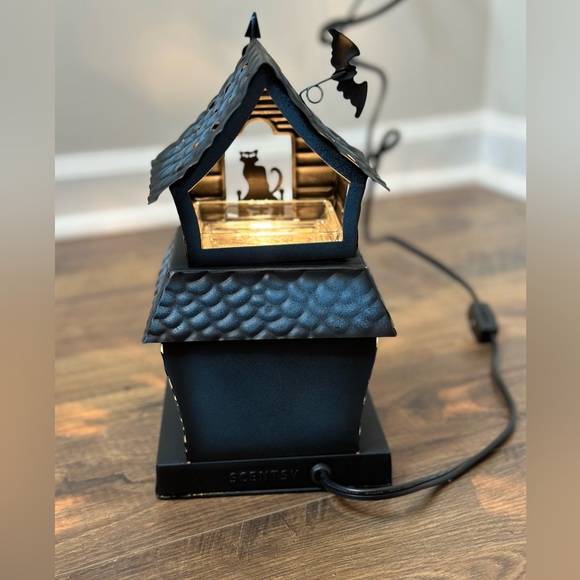 Haunting Good Time Scentsy Warmer - Picture 12 of 12